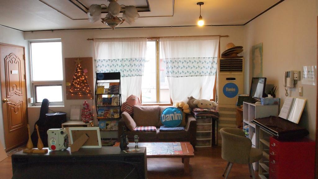 Отель Danim Backpackers Тэгу Экстерьер фото