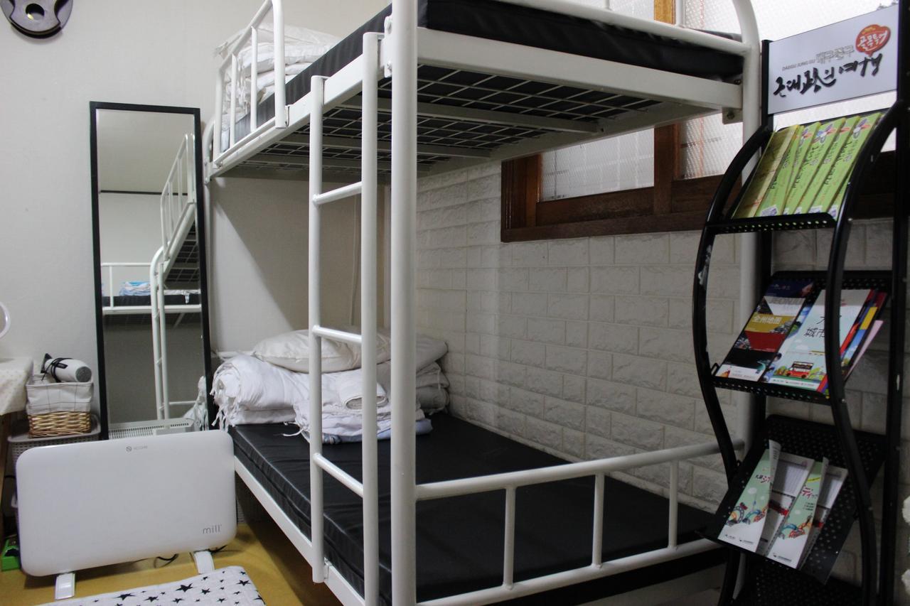 Отель Danim Backpackers Тэгу Номер фото