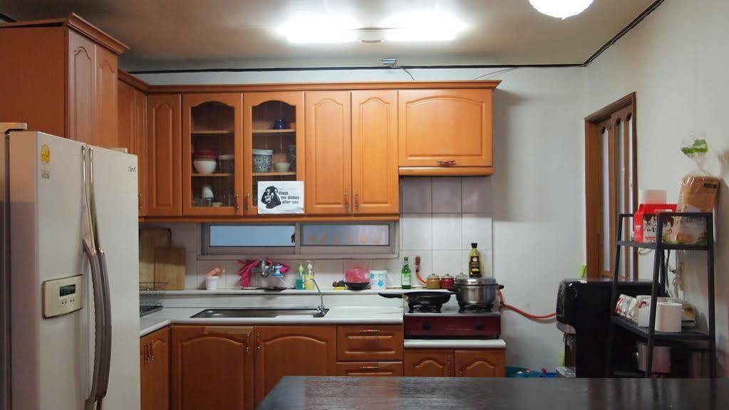 Отель Danim Backpackers Тэгу Экстерьер фото